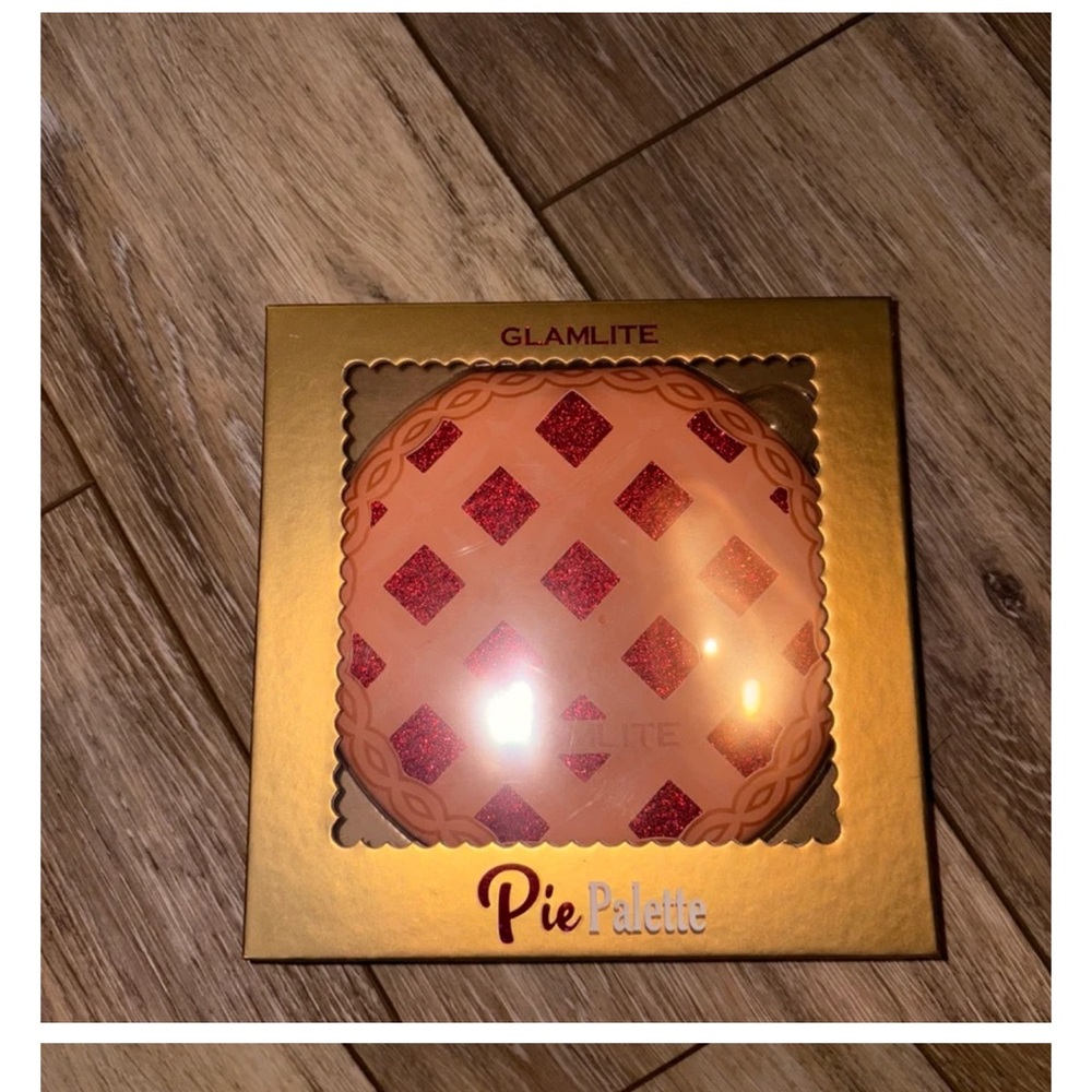 Glamlite Pie Palette with Glittery Red Design